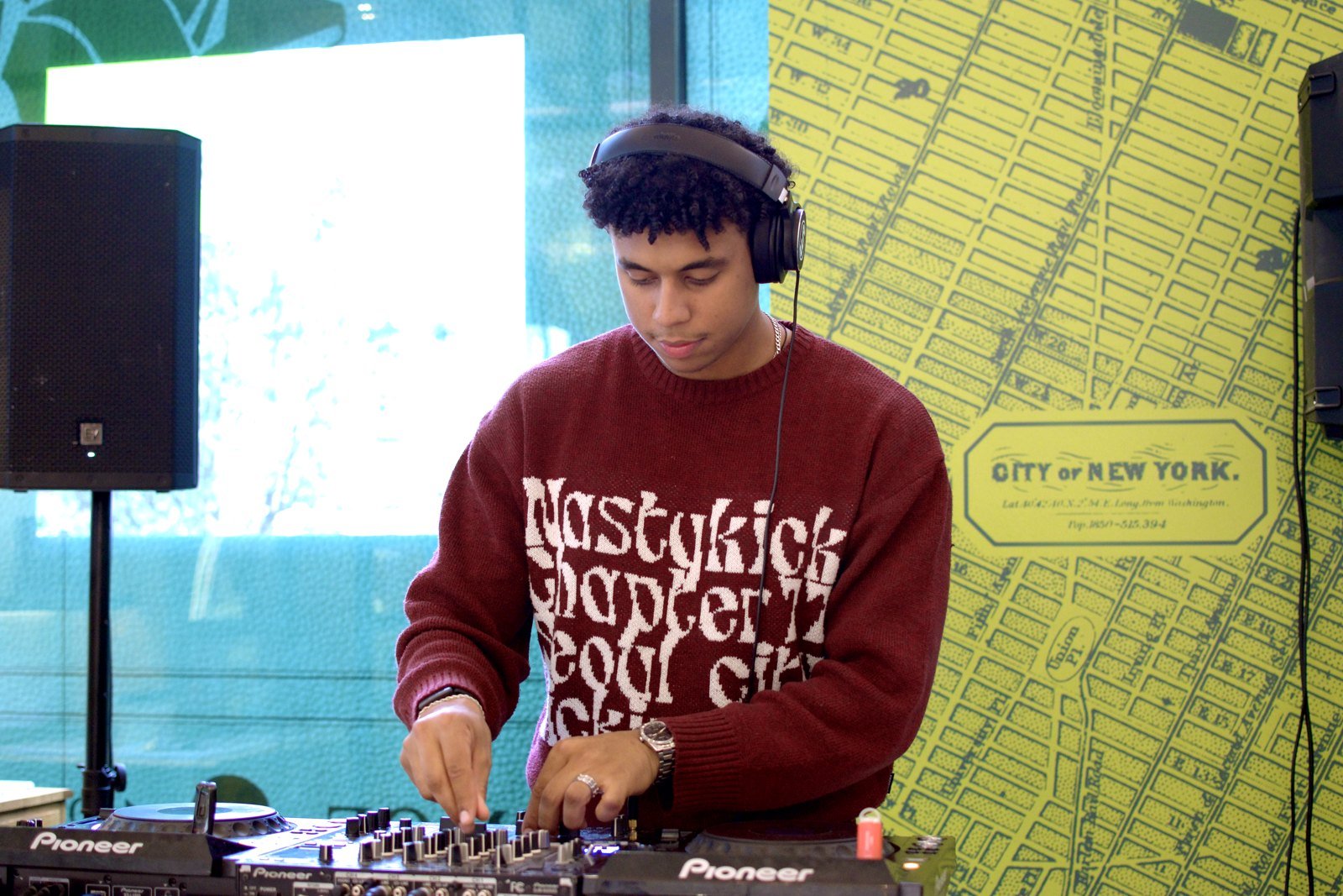 Live DJ set at the GINSIX x Kiehl's activation